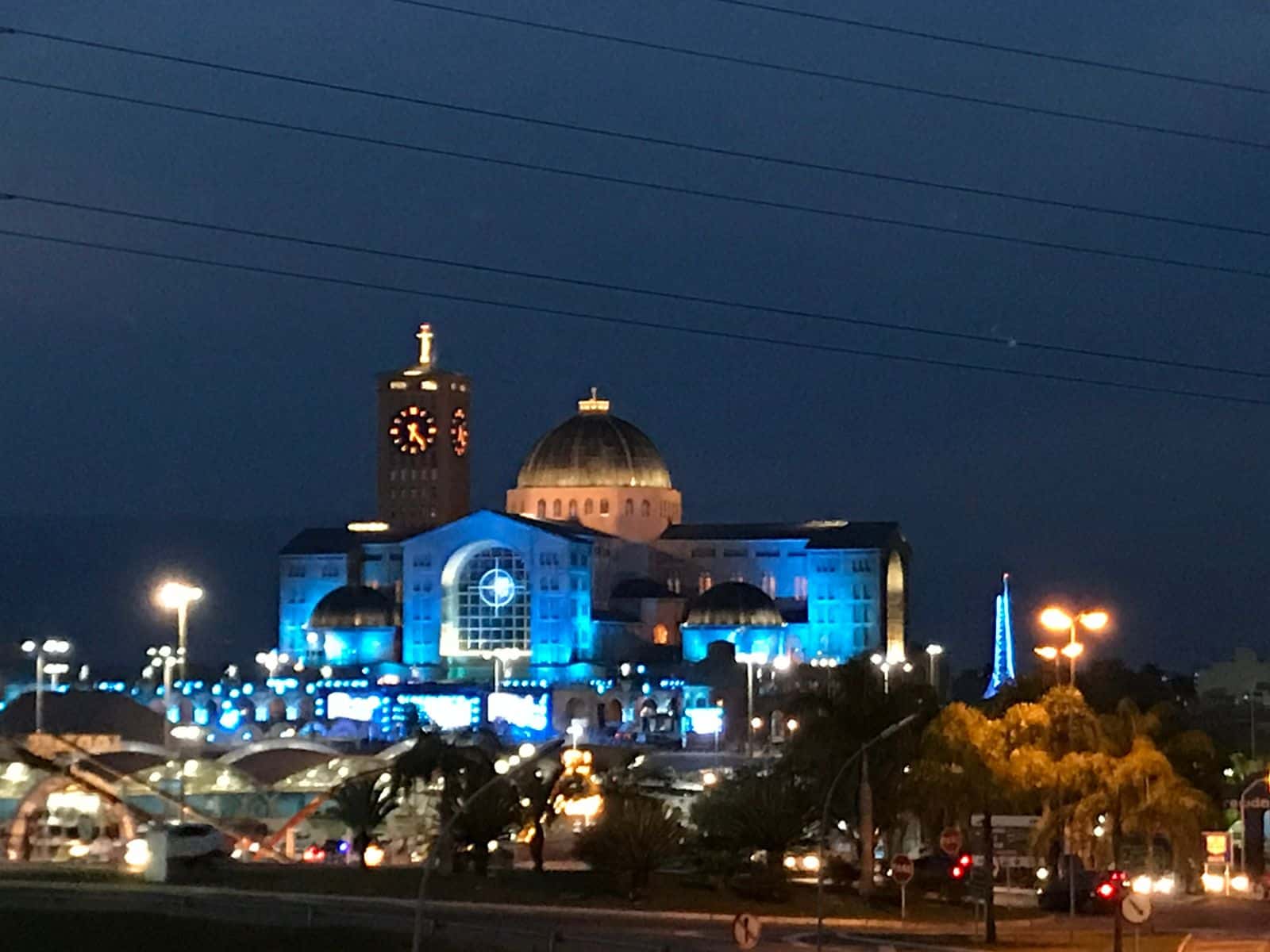 Basílica de Aparecida à noite